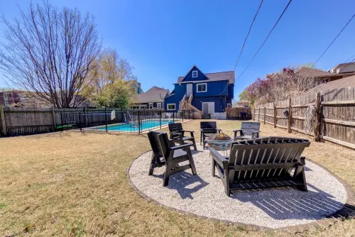 Private Apartment with pool, 5 min to downtown
