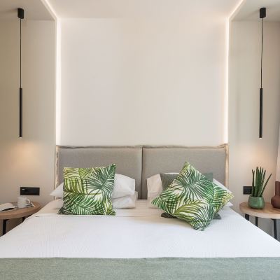 Superior One-Bedroom Apartment With Pool View Mossa Promo Code