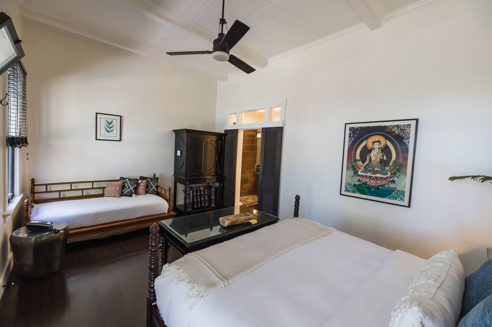 房间，多床（庭院景观，配有日床）