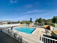 Days Inn & Suites by Wyndham Arlington Near Six Flags