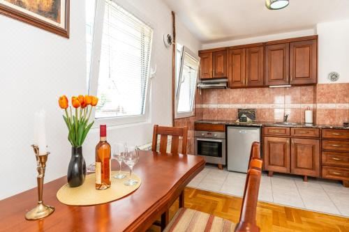 豪华园景双卧室公寓