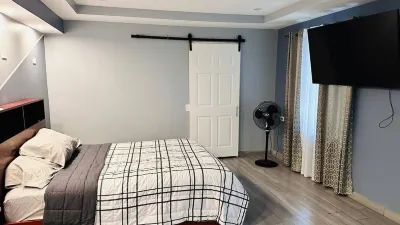 3 bed 2 Bath 15 min From Airport فنادق في 