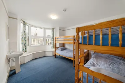 Breakwater Hostel Hotel di 