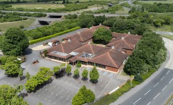 DoubleTree by Hilton Newbury North - Housity