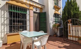 Two Bedroom, Ground Floor, Air-Conditioned Apartment 300m from the Beach