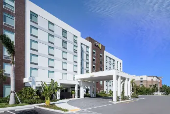 Comfort Suites Fort Lauderdale Airport South & Cruise Port