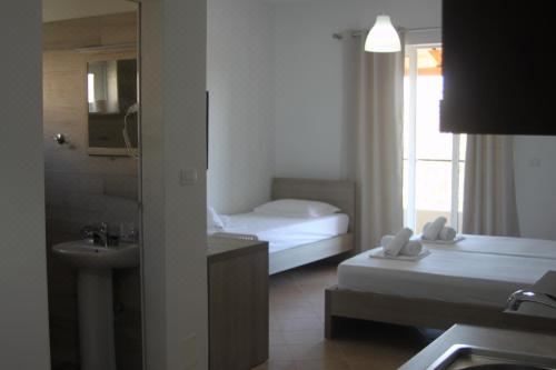 带阳台的三人房