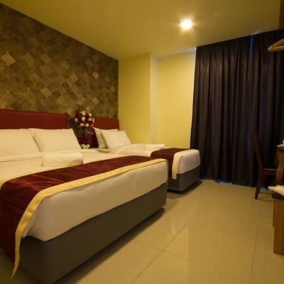 Bilik Mewah Keluarga Kupon Prince 33 Hotel