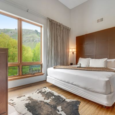 One-Bedroom Loft Suite