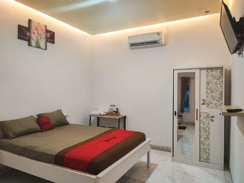 RedDoorz Syariah at Naffa Homestay Sarolangun Regency 호텔
