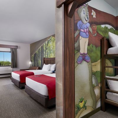 Suite (Wolf Den - Water Park Included)