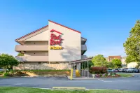 Red Roof Plus+ Baltimore-Washington DC/BWI Airport Hotels in 