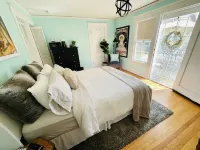 Private entrance with pool Mother-in-law Suite