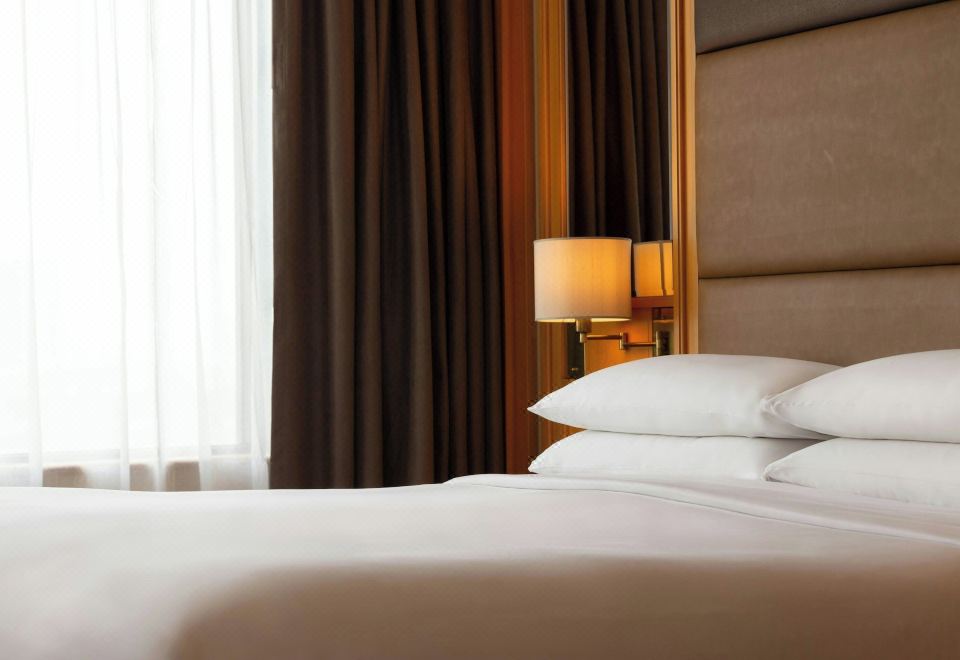 Renaissance Riverside Hotel SaigonR Club Twin Room