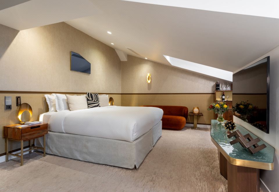 埃菲尔铁塔景观小型特大床套房