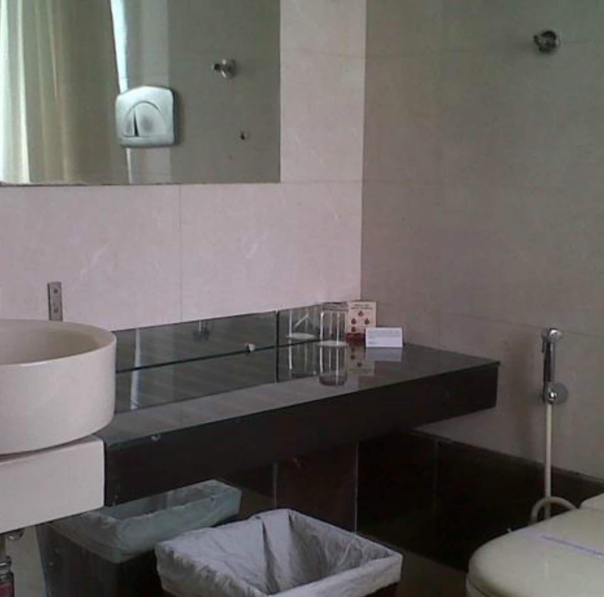 俱乐部特大床房