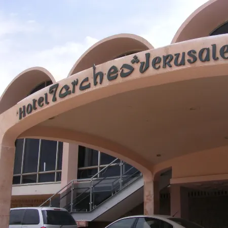 Seven Arches Hotel