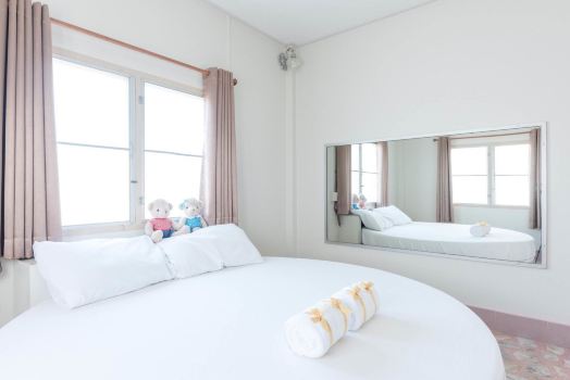 โรงแรมฉิมพลี Chimphli Hotel