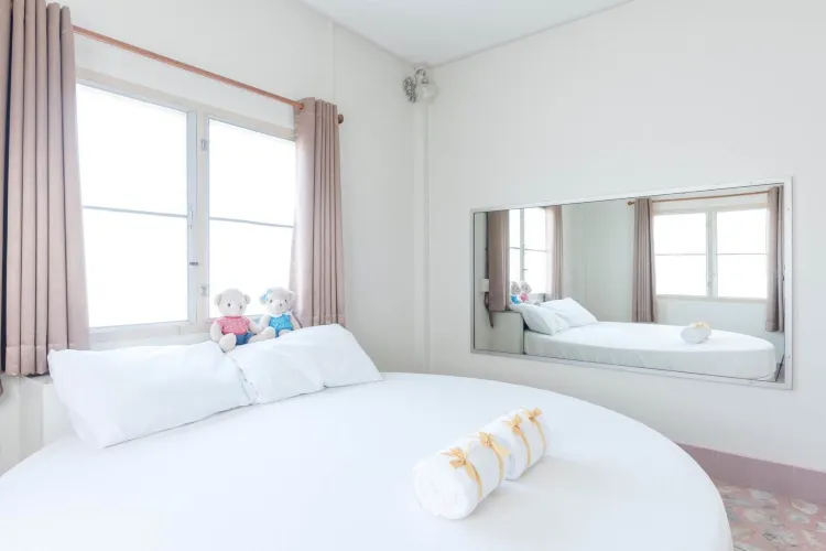 ห้องดีลักซ์ เตียงใหญ่ 1 เตียง