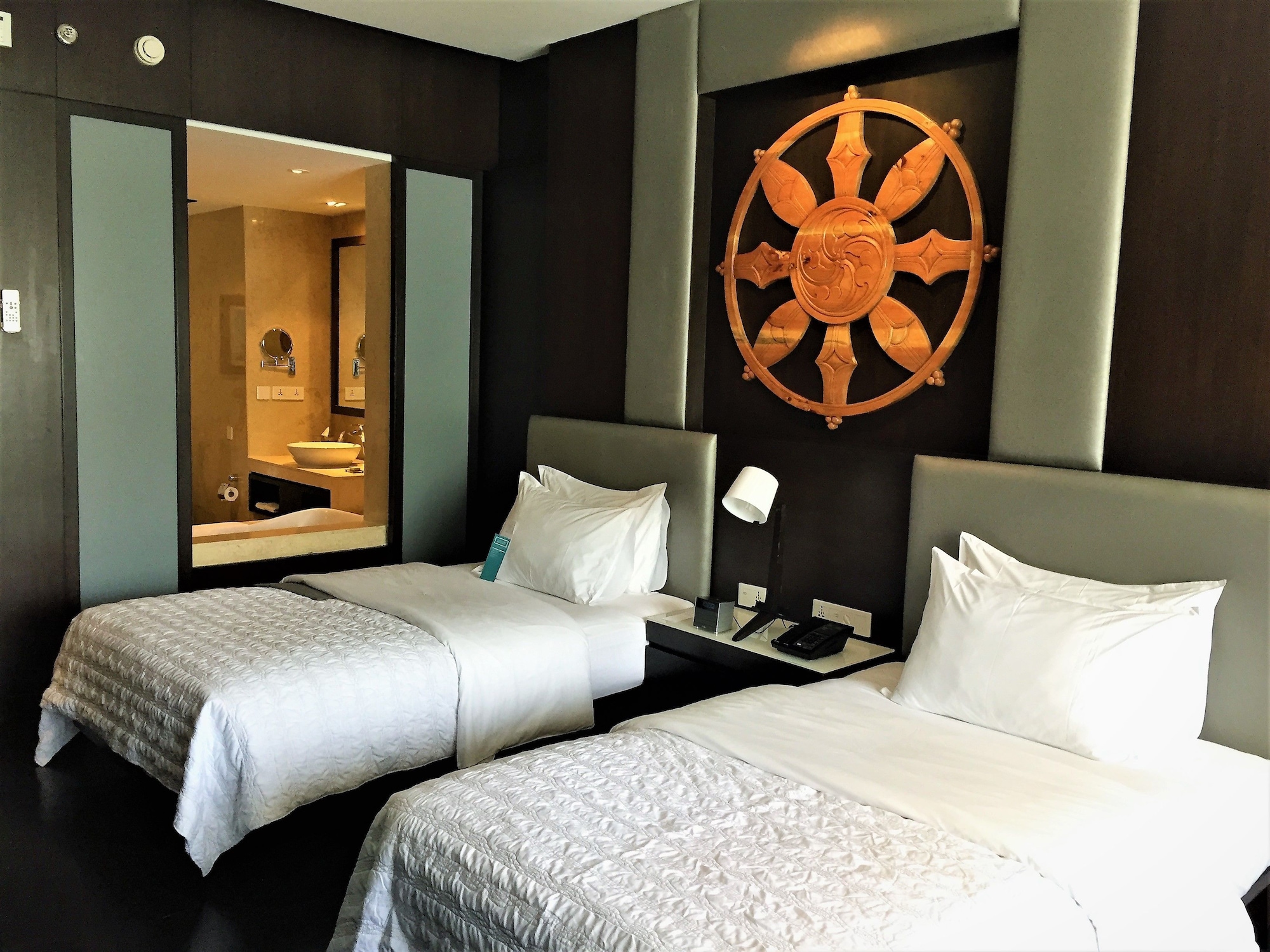 豪华双床，大型客房，2张单人床，梳化床，河景