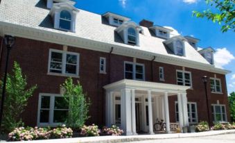The George - Housity
