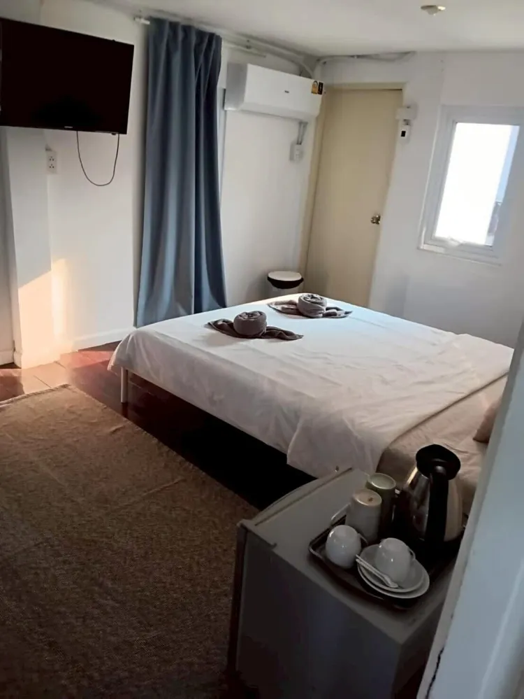 ห้องดีลักซ์ เตียงใหญ่ พร้อมวิวสวน