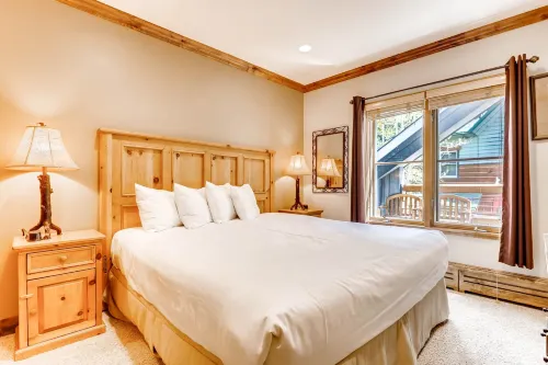 Updated 1Br Premier  at Black Bear Lodge- Kids Ski Free 1 Bedroom Condo by RedAwning