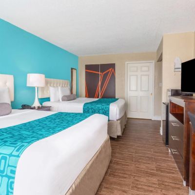 Queen Room with Two Queen Beds and Roll-In Shower - Mobility/Hearing Accessible - Non-Smoking Howard Johnson by Wyndham Lakeland Promo Code