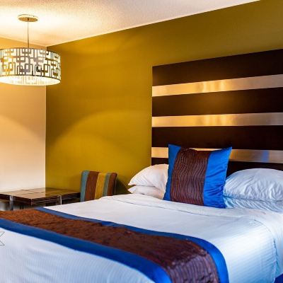 Standard Queen Room Gateway Inn and Suites Promo Code