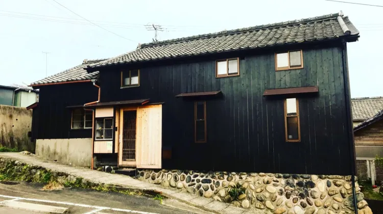 【休館中：2024年2月末まで】ゲストハウス忍茶 外観