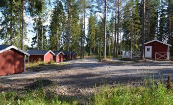 Älgparkens Stugby - Housity