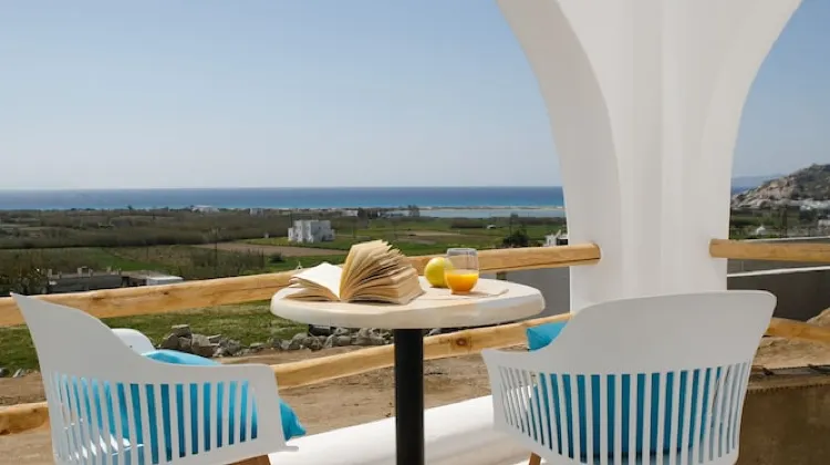 Naxos Earth Suites Dining/Restaurant
