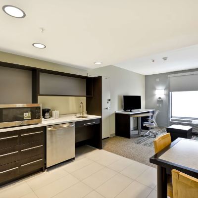 Suite Suite - Hearing Accessible/Non-Smoking