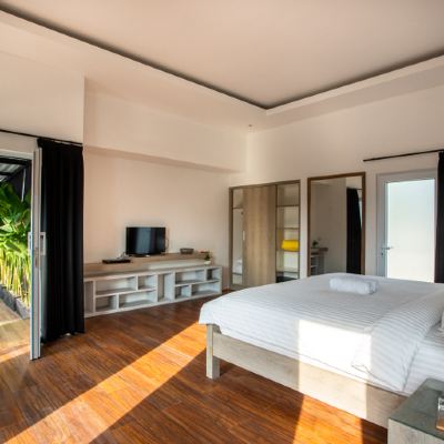 Three-Bedroom Villa La Terra Villa Promo Code