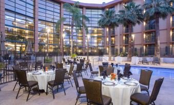 Embassy Suites by Hilton Phoenix Biltmore