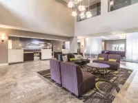 La Quinta Inn & Suites by Wyndham Arlington North 6 Flags Dr