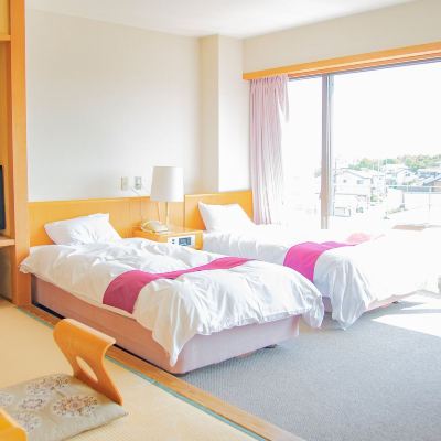 [3rd Floor: 52 Square Meters] More Affordable As It Has No Sea View / Capacity: 4 People / City Side [Japanese-Western Room] [Non-Smoking] いそざき温泉　ホテルニュー白亜紀 クーポン