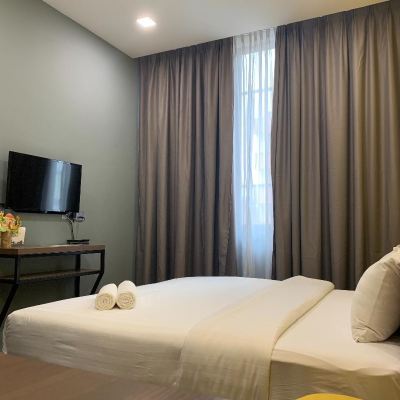 Deluxe King Room with Window Kupon Frame Hotel