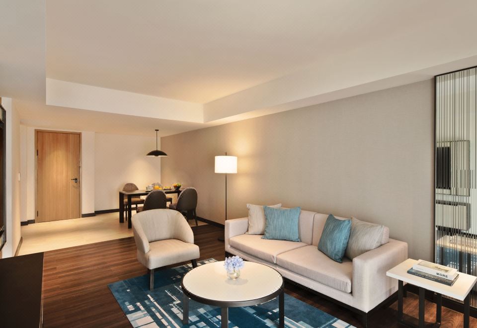 一臥室特大床套房 - 帶陽臺和城景