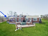 Attached Apartment Near It All. Organic Farmstead. Stunning Views. Pet-friendly. Hotels in Block Island