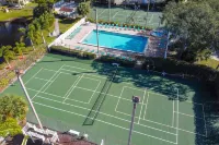 Peaceful Lakeview Condo • 2 Pools • Minutes to Img & Beaches
