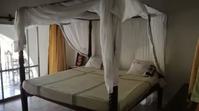 Travellers Paradise Diani - Hostel Hotele w: 
