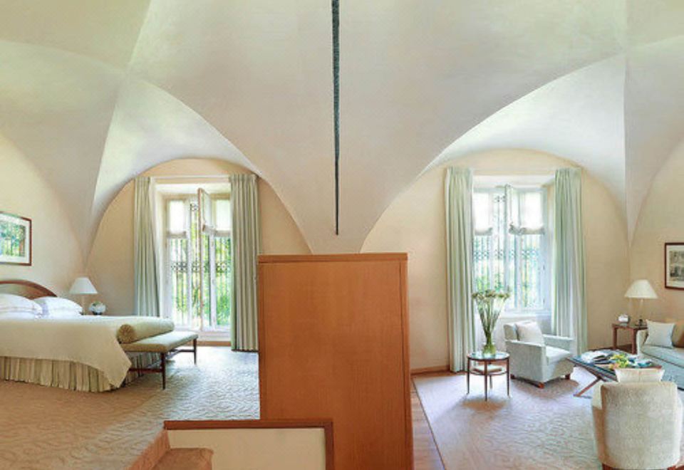 回廊单卧室特大床套房