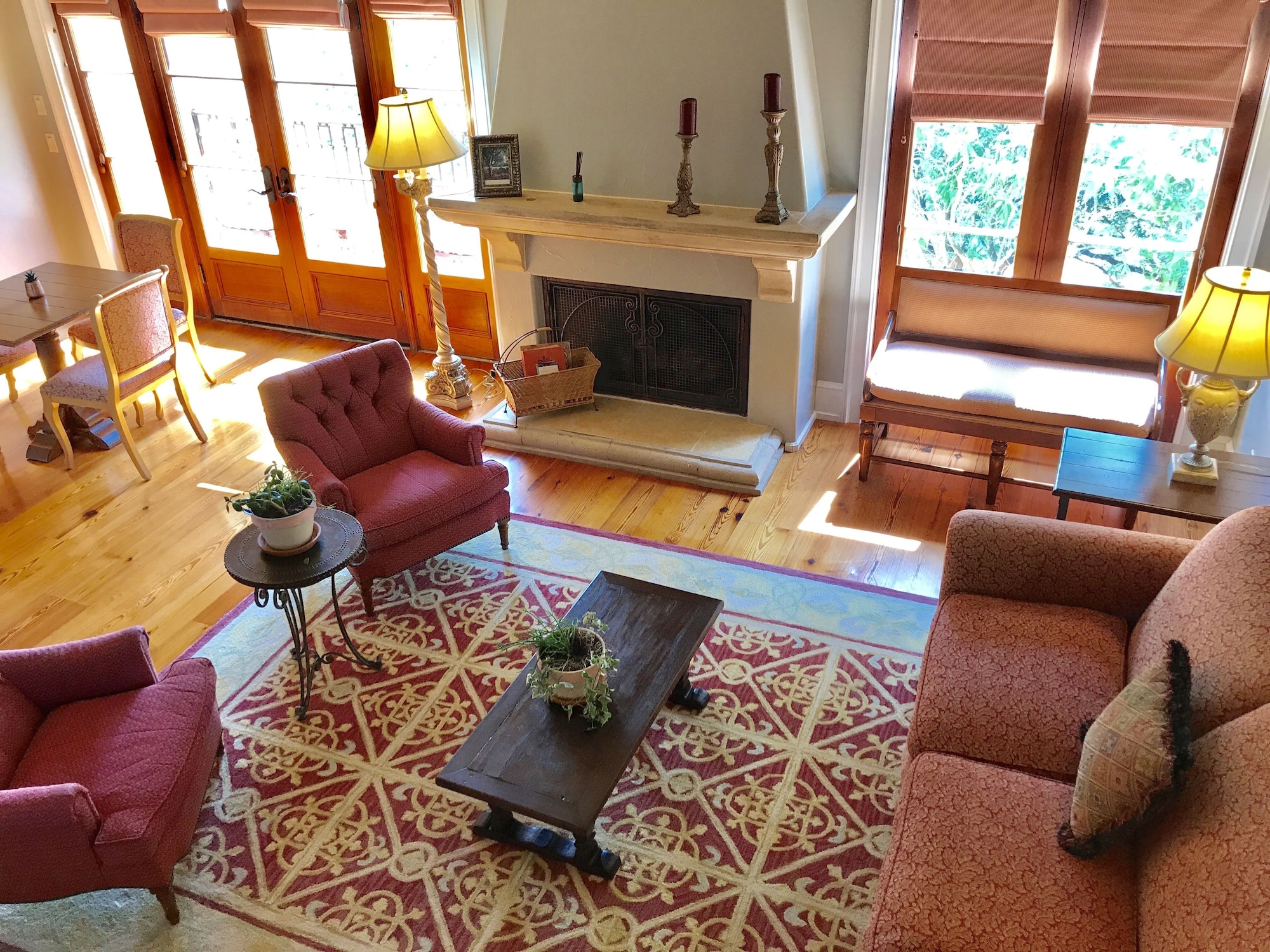 套房，1张大床，葡萄园景观（Cabernet）