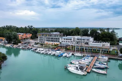 Hotel Yacht Wellness & Business โรงแรมใน