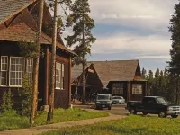 Lake Lodge Cabins - Inside the Park Hotel a 