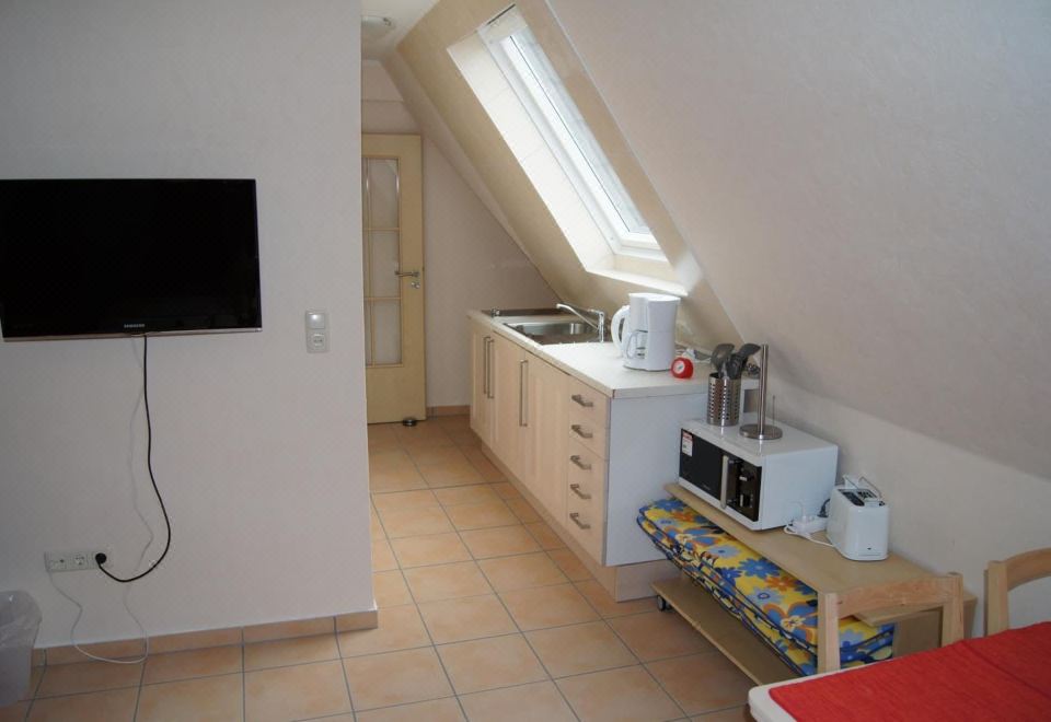 带阳台的两卧室公寓