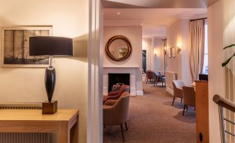 The White Lion Hotel - Housity