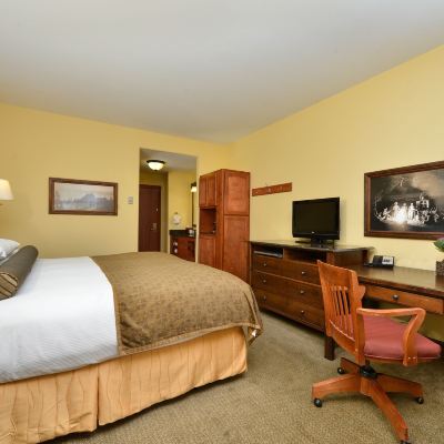 Deluxe King Room The Cody Promo Code