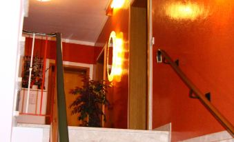 Goldener Schwan Hotel Garni - Housity